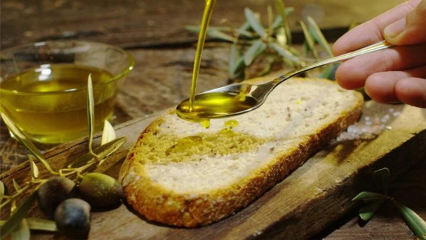 frantoio-sanmartino-calorie-olio-825x510